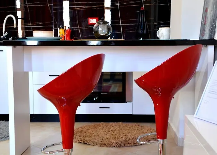 Sunny Flat In The Center Of Tirana, 2 Min. Walk