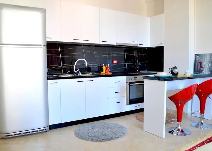 Sunny Flat In The Center Of Tirana, 2 Min. Walk