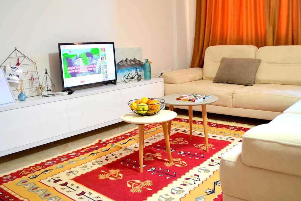Sunny Flat In The Center Of Tirana, 2 Min. Walk * Tirana