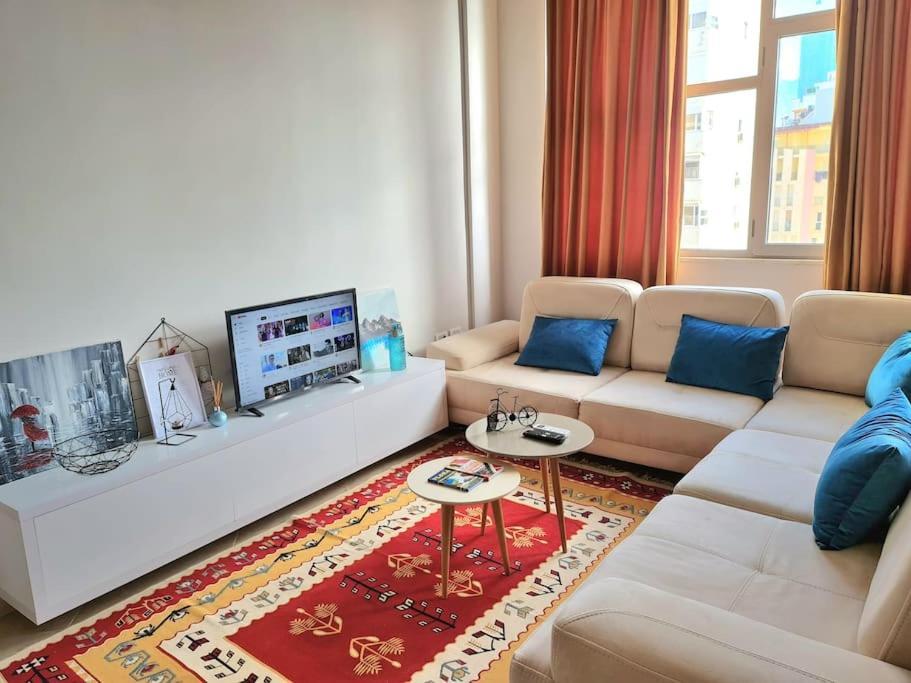 Apartament Sunny Flat In The Center Of Tirana, 2 Min. Walk