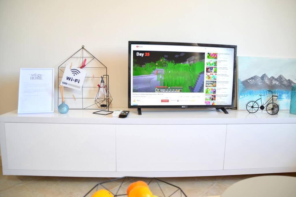 Apartament Sunny Flat In The Center Of Tirana, 2 Min. Walk *