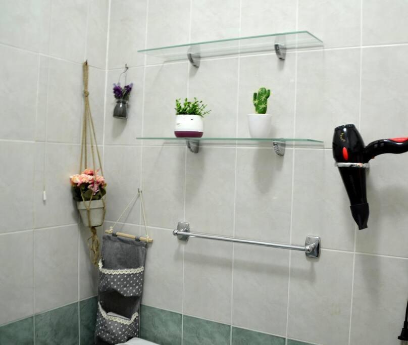 Sunny Flat In The Center Of Tirana, 2 Min. Walk